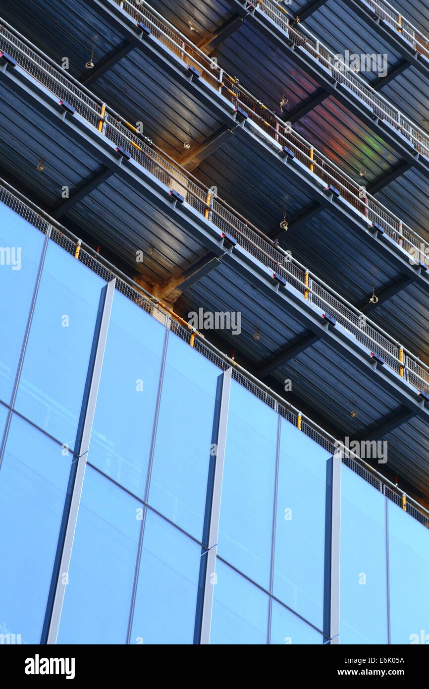 I motivi e i colori di un edificio in costruzione - Perth, Western Australia. Foto Stock