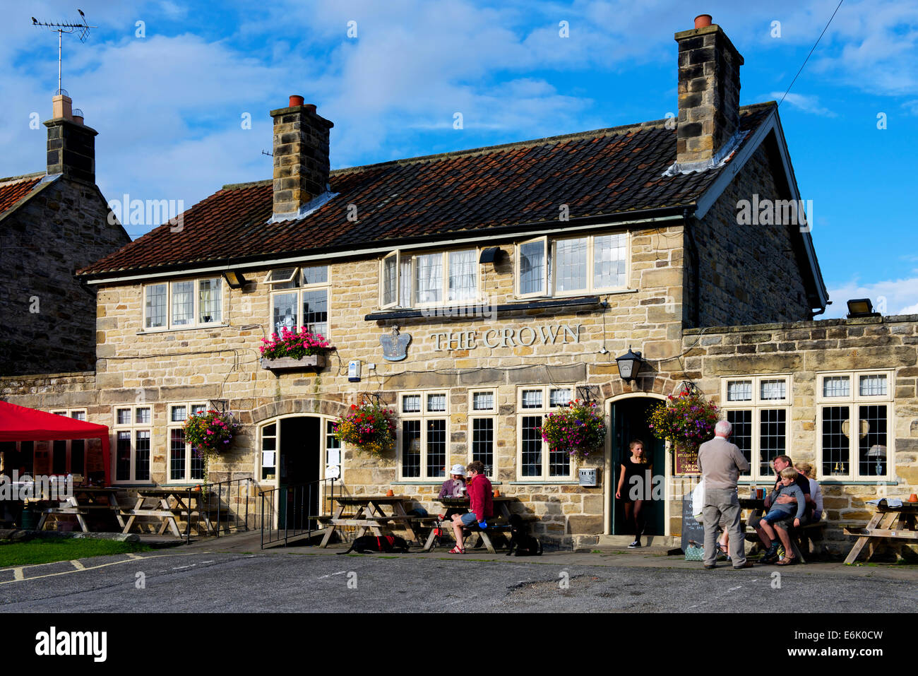 La corona pub, Hutton-le-foro, North Yorkshire, Inghilterra, Regno Unito Foto Stock