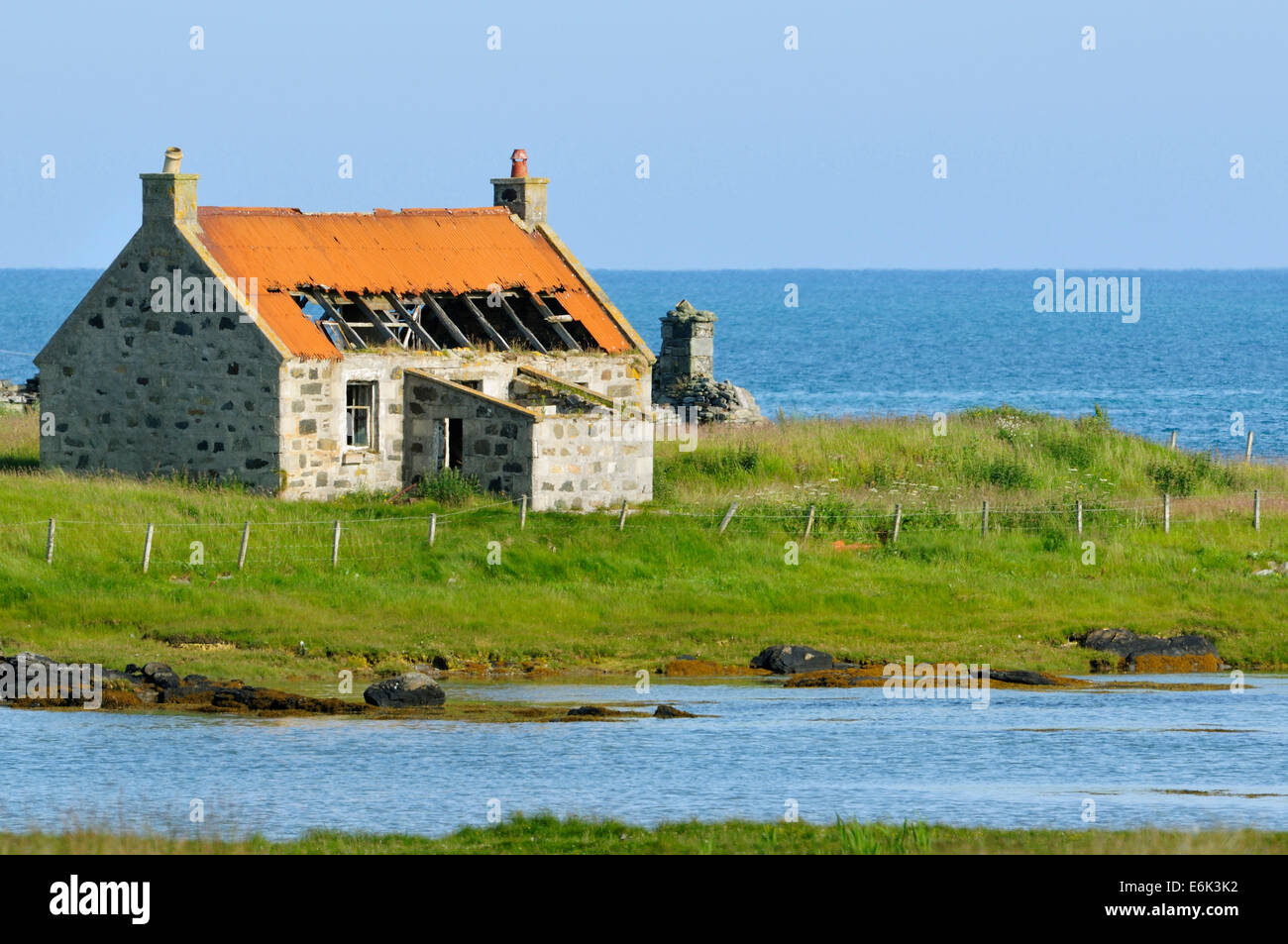 Abbandonato Croft Cottage, Newtonferry, Porto nan lungo, North Uist, Ebridi Esterne Foto Stock