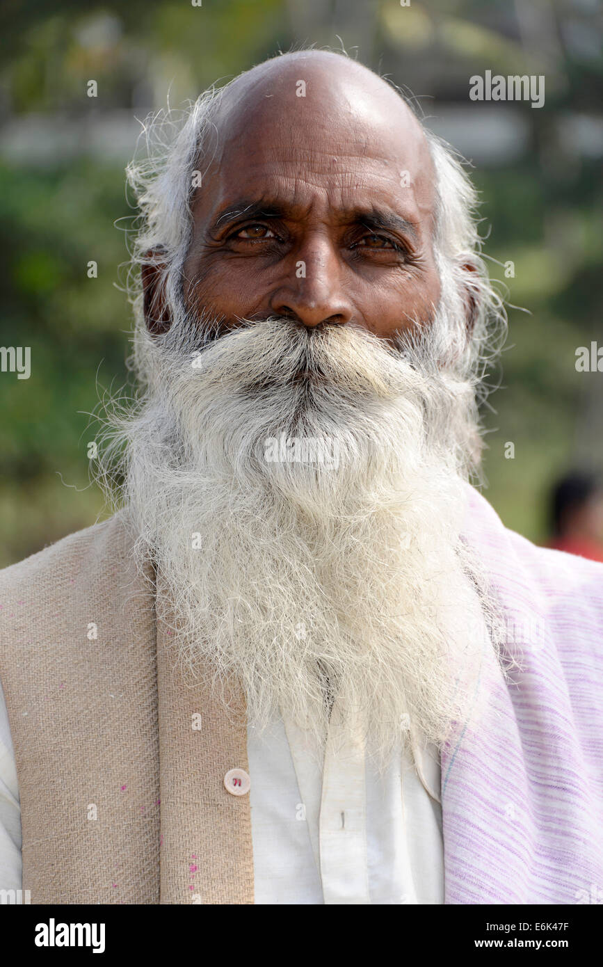 Ritratto, uomo indiano con la barba bianca, Kerala, nel sud dell'India, India Foto Stock