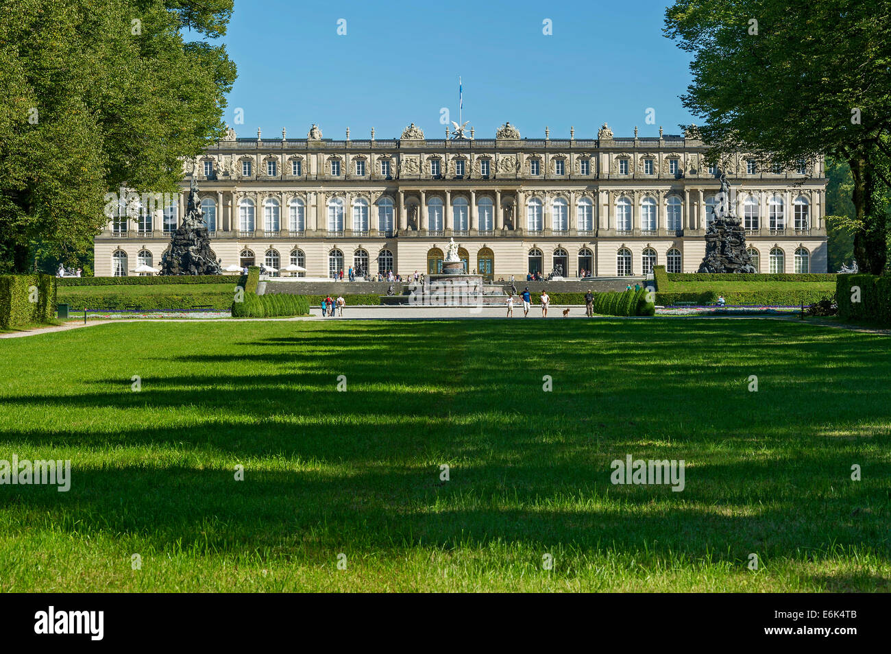 Herrenchiemsee Nuovo Palazzo, Schlosspark palace gardens, Herreninsel island, il lago Chiemsee, Chiemgau, Alta Baviera, Baviera Foto Stock