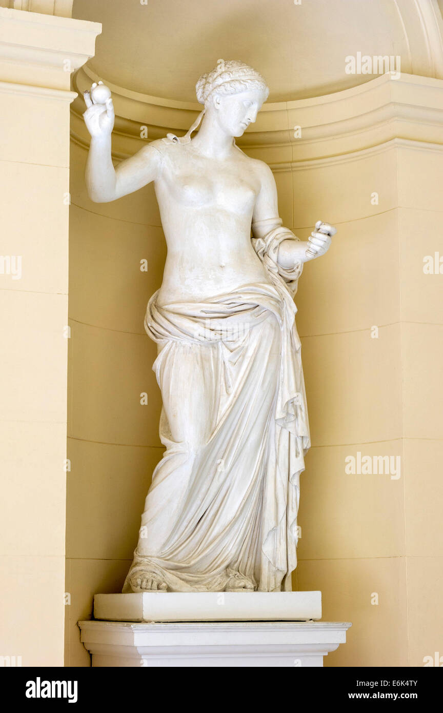 Statua, una personificazione della Baviera, Palazzo Herrenchiemsee, Herrenchiemsee, Chiemsee, Chiemgau, Alta Baviera Foto Stock