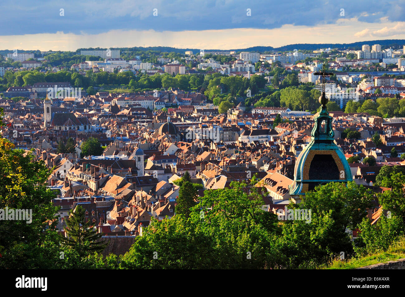 La città di Besançon con la Cattedrale di Besançon, Besançon, dipartimento del Doubs, Franche-Comté, Francia Foto Stock