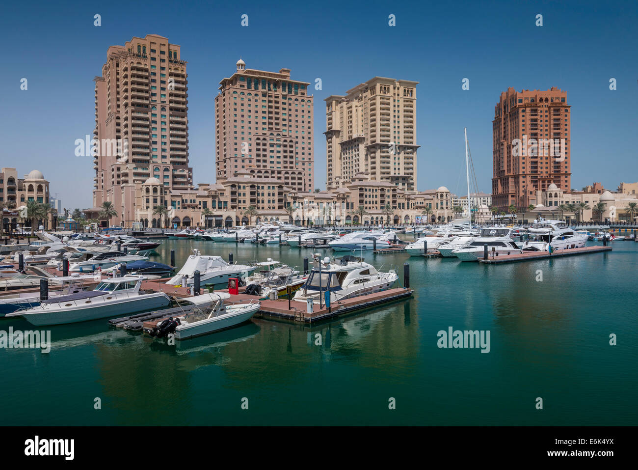 Marina, La Perla, Doha, Qatar, Emirati Arabi Uniti Foto Stock