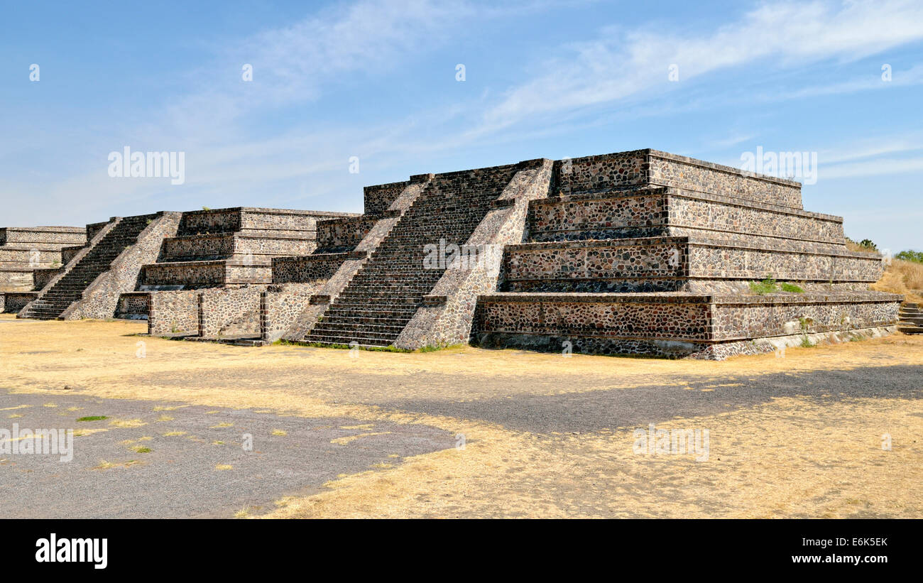 Fase piramidi sulla Plaza de la Luna, Sito Patrimonio Mondiale dell'UNESCO sito archeologico di Teotihuacan, México, Messico Foto Stock
