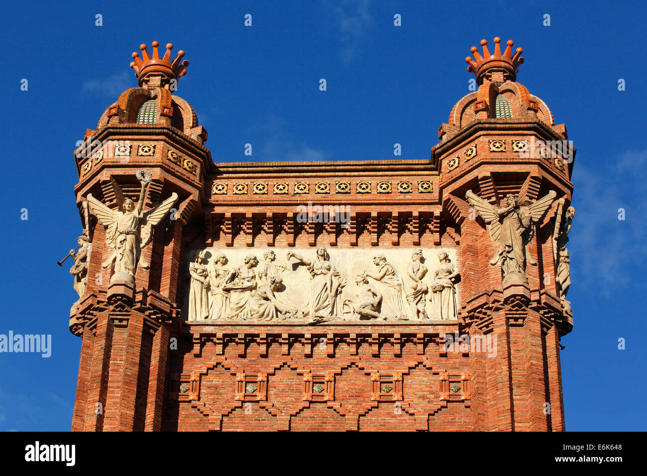Arc de Triomf arco trionfale, vista laterale, costruita per l'Esposizione Mondiale nel 1888, Barcellona, regione ​​Catalonia, Spagna Foto Stock