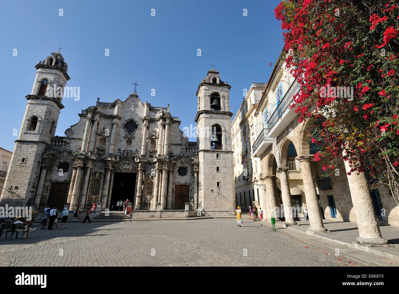 Plaza de la Catedral e la Catedral de San Cristobal Havana Cuba Foto Stock