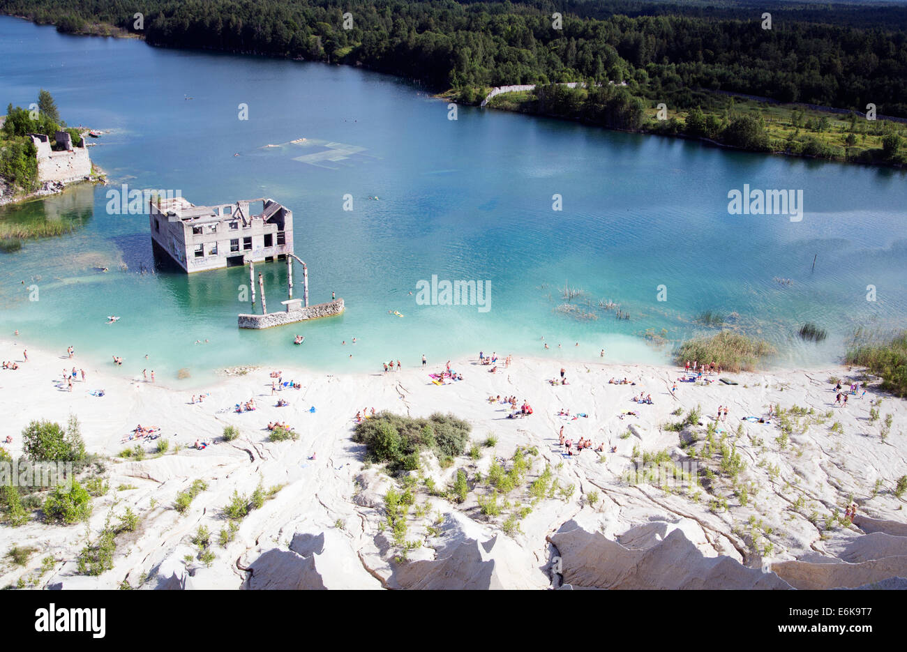 Abbandonata miniera a cielo aperto come popolare luogo di nuoto Foto Stock