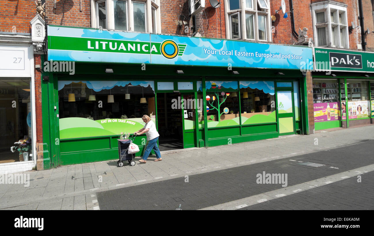 Lituanica Europeo Orientale food store in Walthamstow High Street East London E17 REGNO UNITO KATHY DEWITT Foto Stock