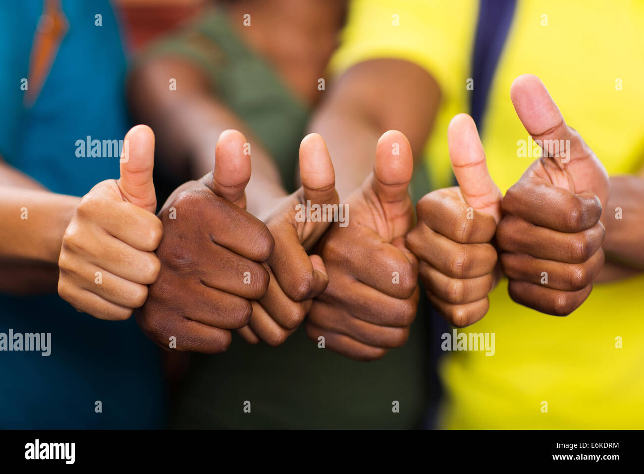 Gruppo di African American persone pollice in alto Foto Stock