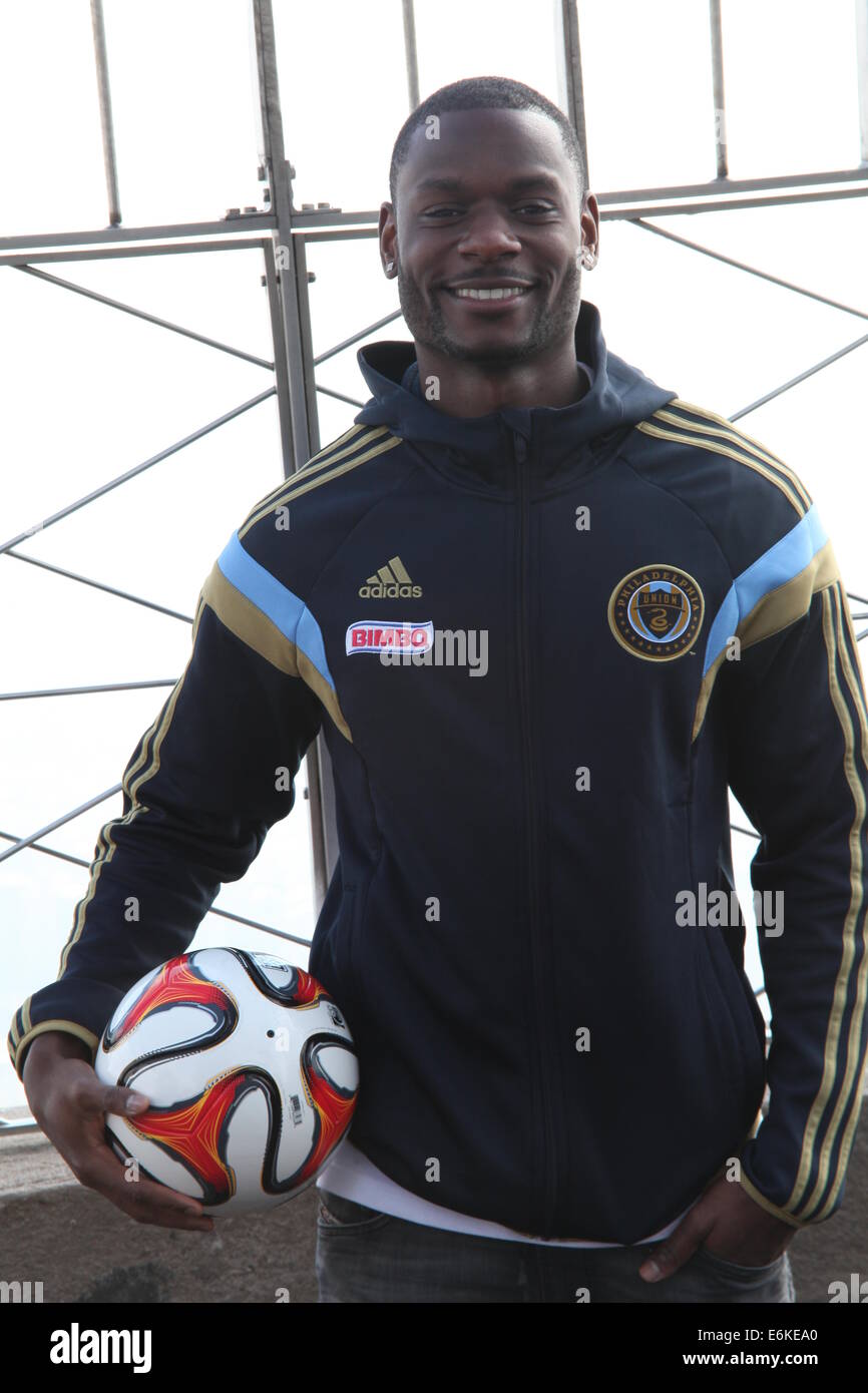 Empire State Building ospita Major League Soccer e U.S. Calcio stelle Matt Besler, Michael Bradley, Maurice Edu e Graham Zusi dotate: Maurice Edu, di unione di Philadelphia dove: NYC, New York, Stati Uniti quando: 18 Feb 2014 Foto Stock