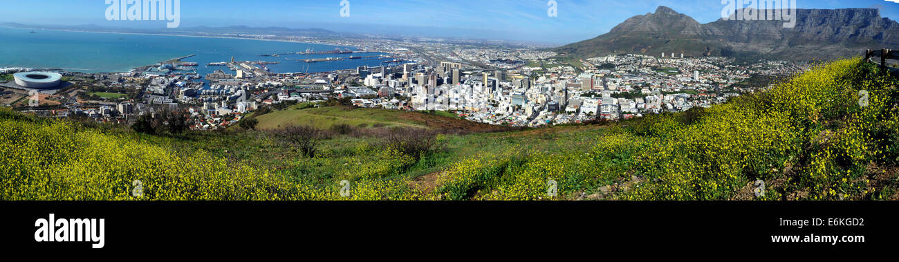 Cape Town Panorama che mostra lo Stadio Waterfront e Table Mountain Foto Stock