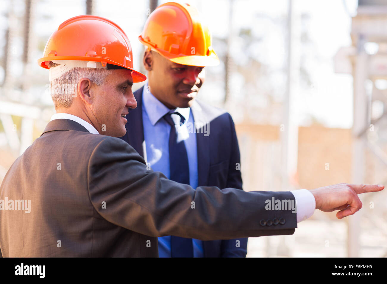 Gli ispettori bello lavorare in potenza elettrica ferroviaria Foto Stock