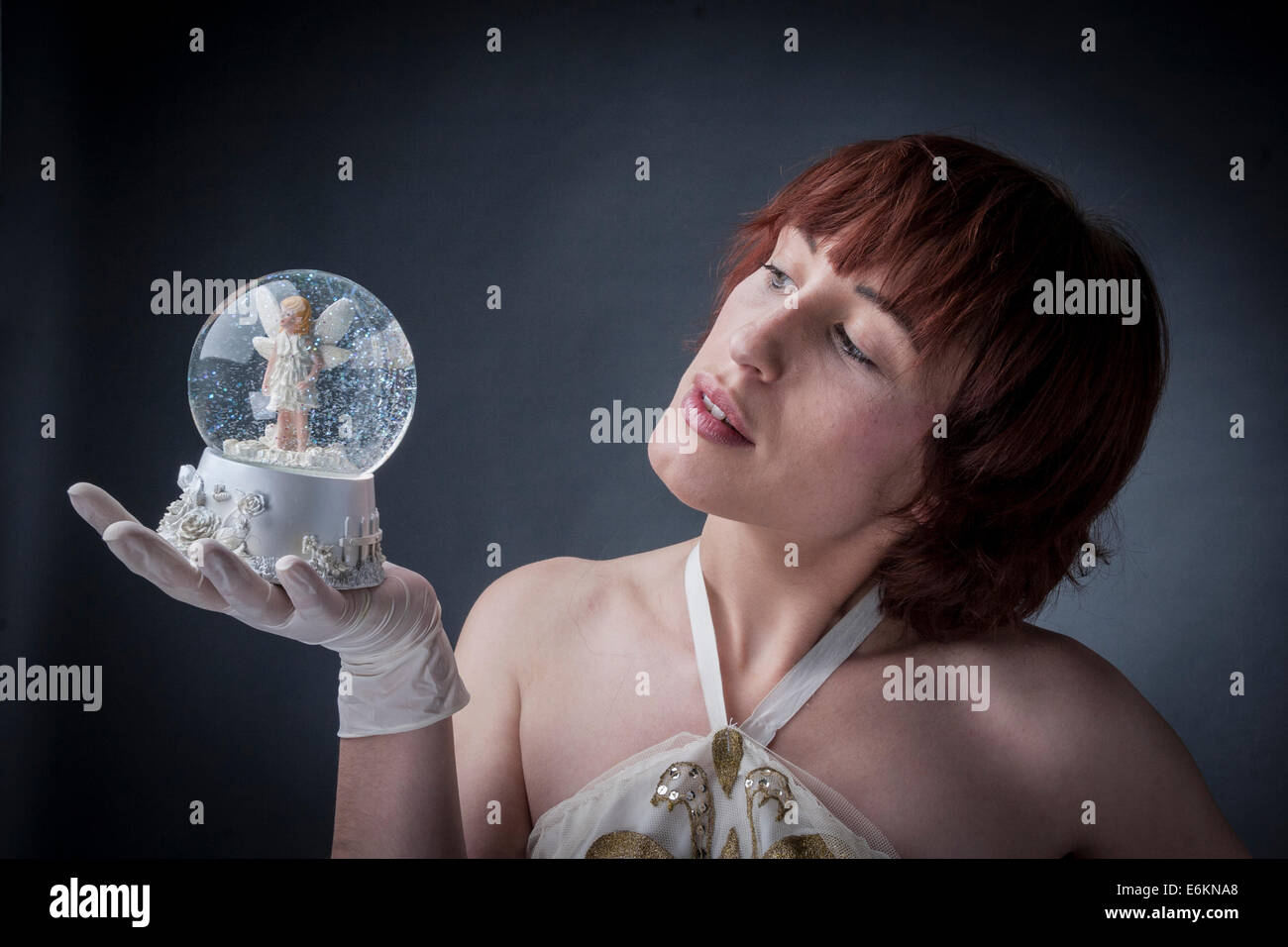 Fairy Godmother con sfera di cristallo Foto Stock