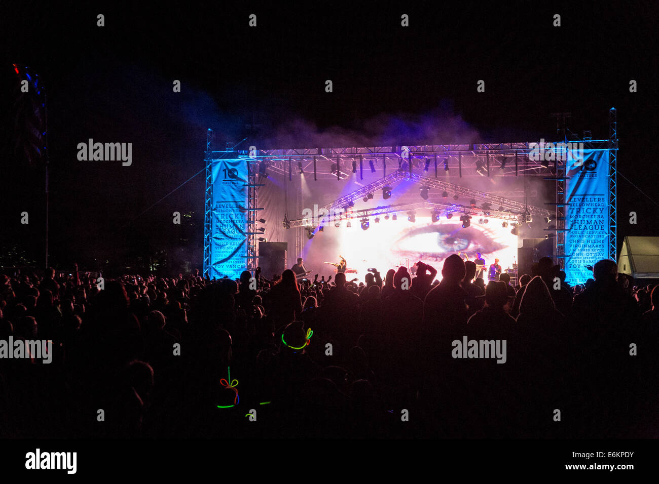 Helmsley, nello Yorkshire, Regno Unito. 24 Ago, 2014. Rivestimento del padiglione Domenica a Galtres Parklands Festival 2014, Helmsley, North Yorkshire. Credito: Daniel Easton/Alamy Live News Foto Stock