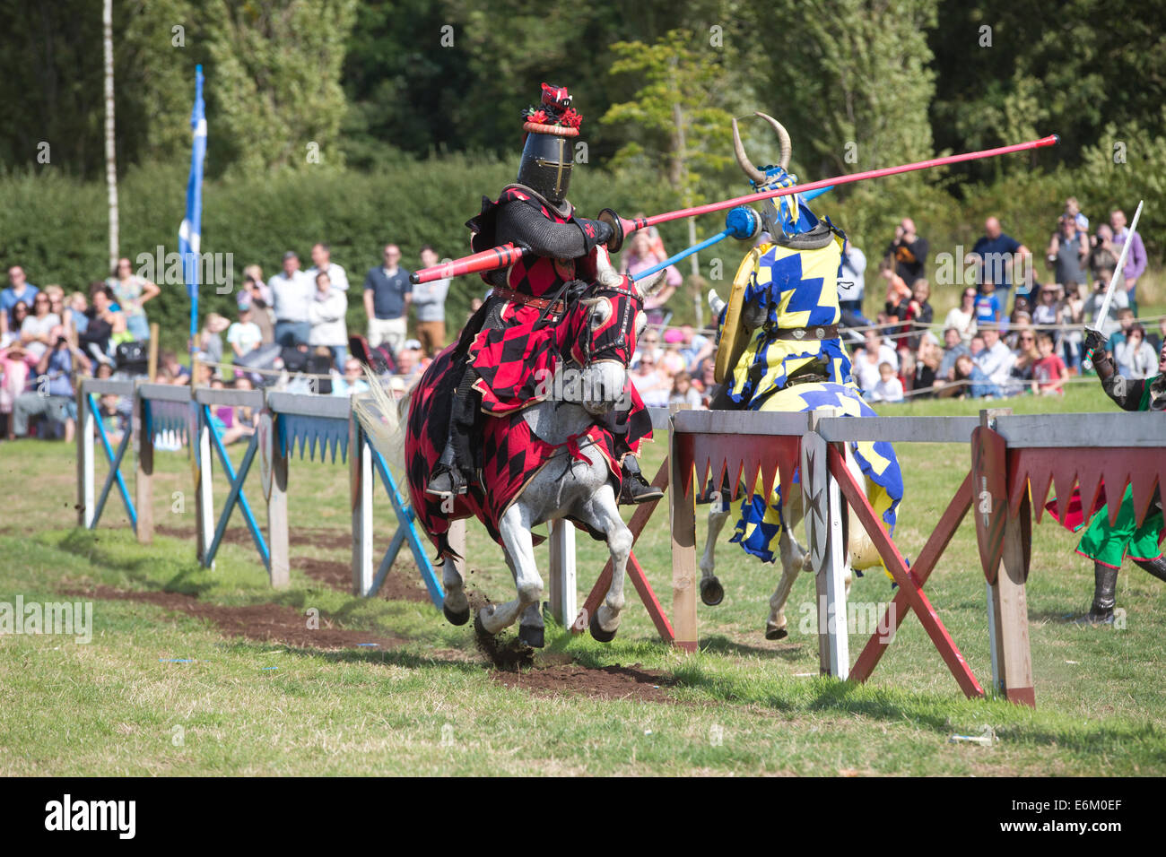 Giostra del torneo al castello di Hever e giardini, vicino a Edenbridge, Kent, England, Regno Unito Foto Stock