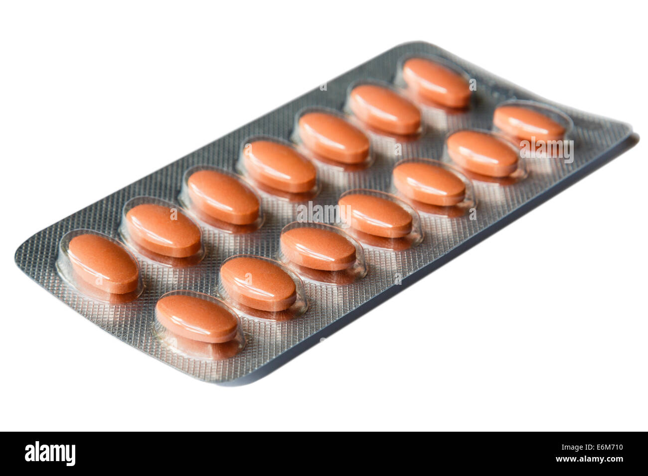 La simvastatina 40 mg di statina compresse per il trattamento del colesterolo alto in una lamina di pillole calendario blister su sfondo bianco Foto Stock