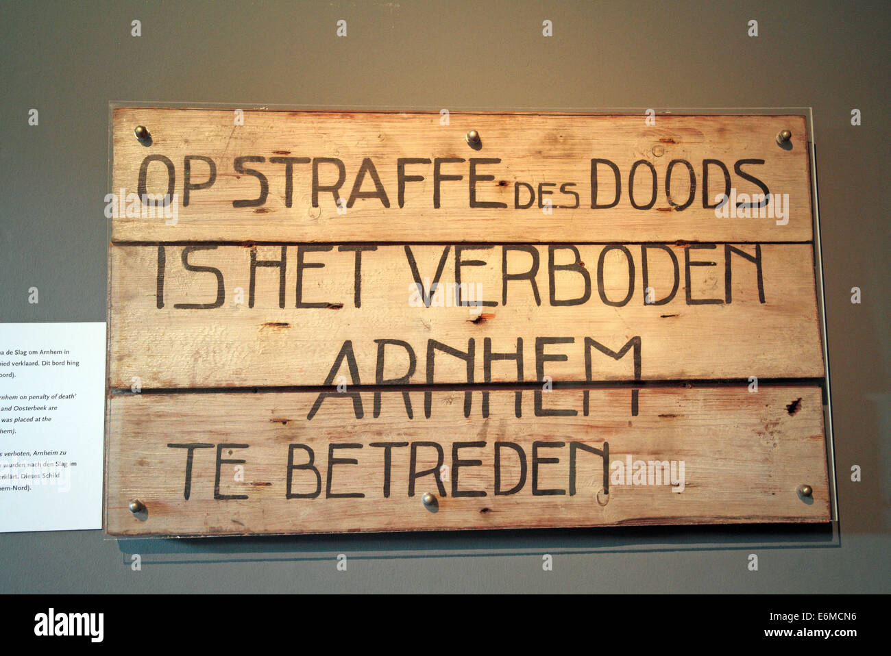 Il tedesco segno utilizzato in Arnhem in mostra al Museo aerotrasportato, Hartenstein hotel, Oosterbeek, Paesi Bassi. Foto Stock