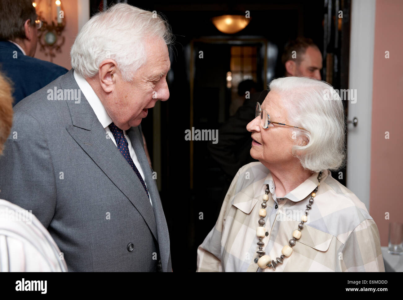 PD James & Roy Hattersley al oldie pranzo letterario 21/08/2012. Una celebrazione di Ingrams settantesimo compleanno. Foto Stock