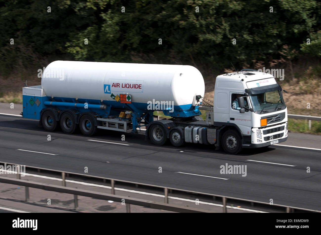 Air Liquide autocarro cisterna sulla autostrada M40, Warwickshire, Regno Unito Foto Stock