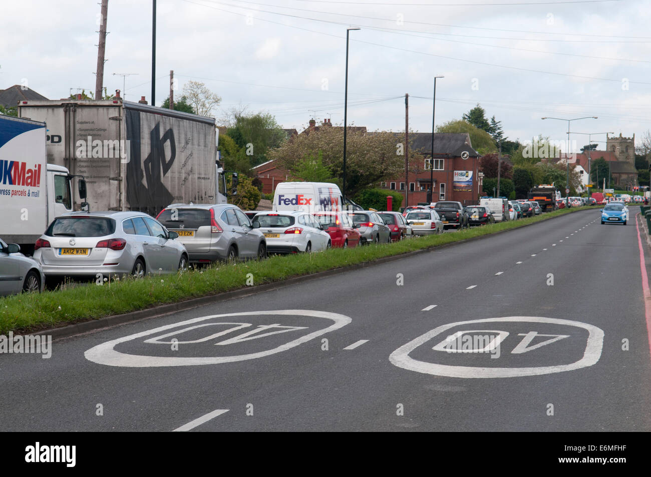 La congestione del traffico in avvicinamento al Ospedali universitari di Coventry & Warwickshire NHS Trust Coventry Foto Stock