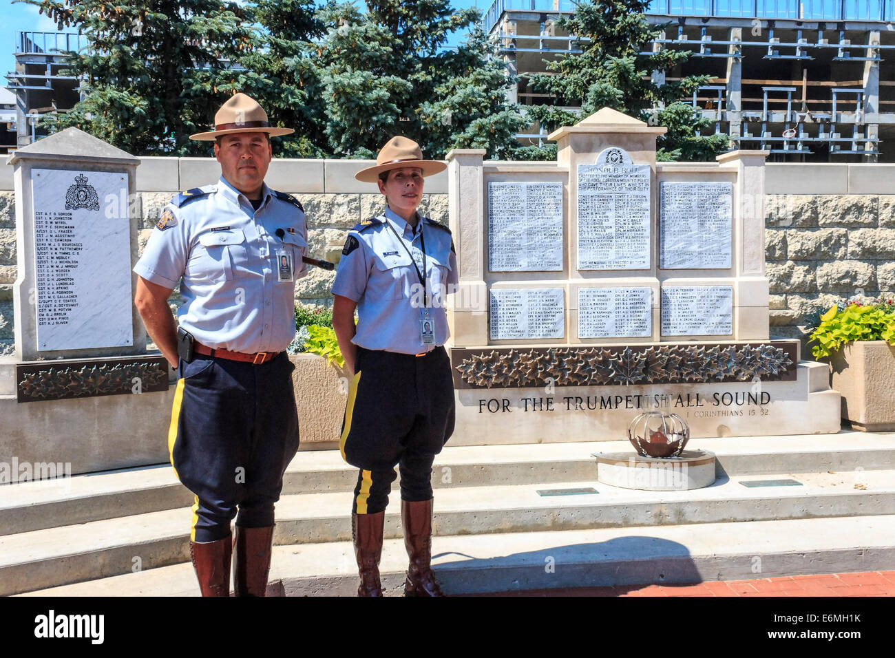 Memorial Wall listing RCMP ufficiali che sono morti nella linea del dazio. RCMP Depot cadet training academy di Regina, Saskatchewan Foto Stock