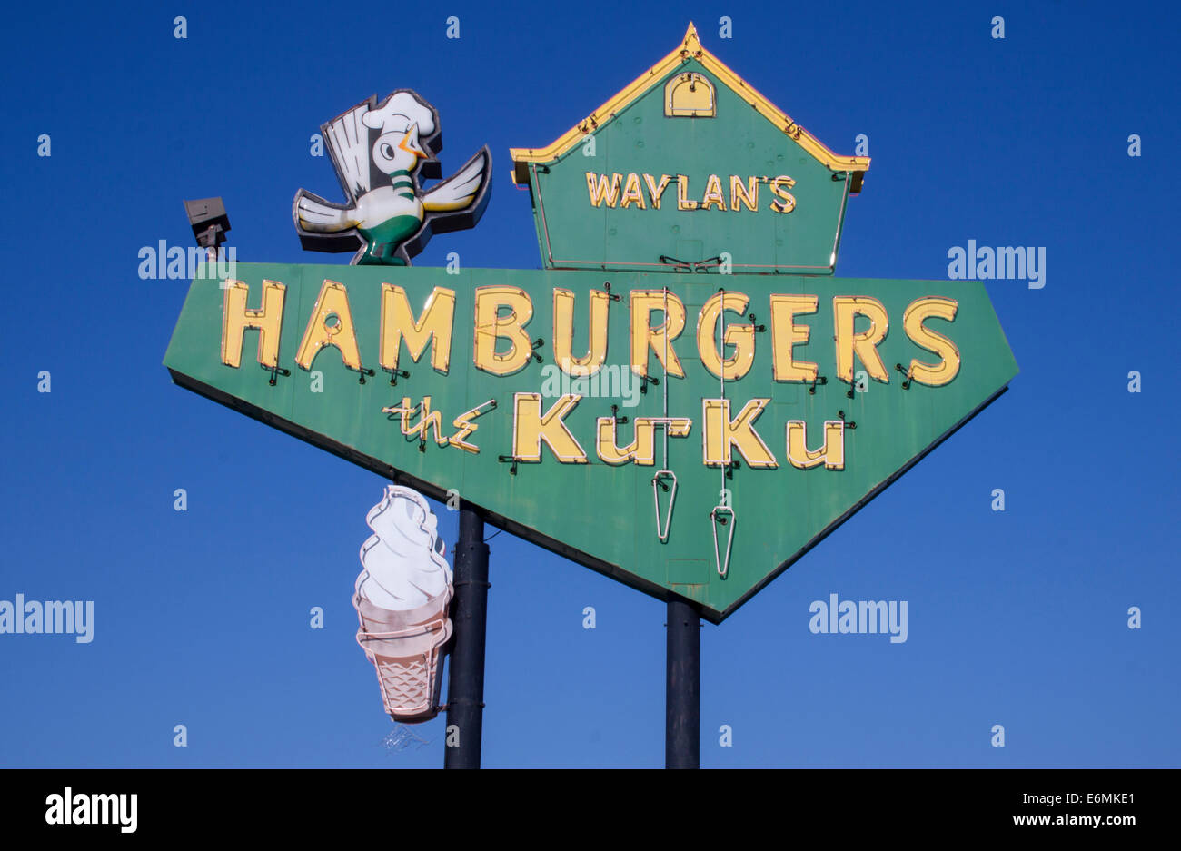 Waylans Hamburger Ku Ku segno sulla Route 66 in Miami Oklahoma Foto Stock