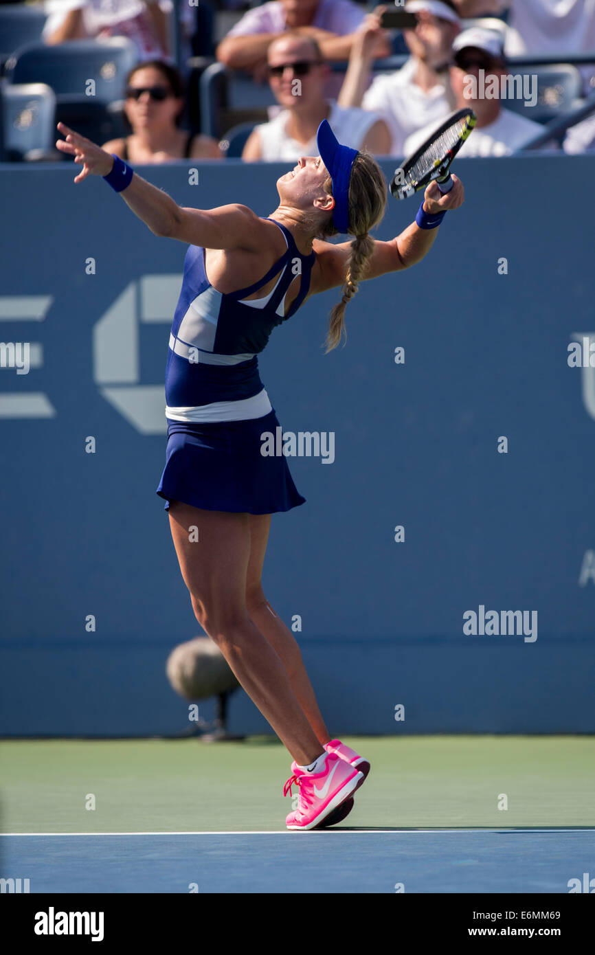 Flushing Meadows, NY, STATI UNITI D'AMERICA. 26 Ago, 2014. Eugenie Bouchard (possibile) nel primo round azione durante il giorno 2 dell'US Open Tennis Championships. Credito: Paul J. Sutton/NCP/Alamy Live News Foto Stock