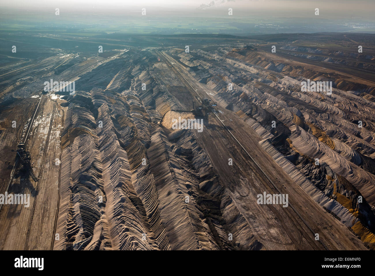 Vista aerea, Hambach miniera a cielo aperto, la terra si riempie, Niederzier, Jülich-Zülpicher Börde regione Renania settentrionale-Vestfalia, Germania Foto Stock