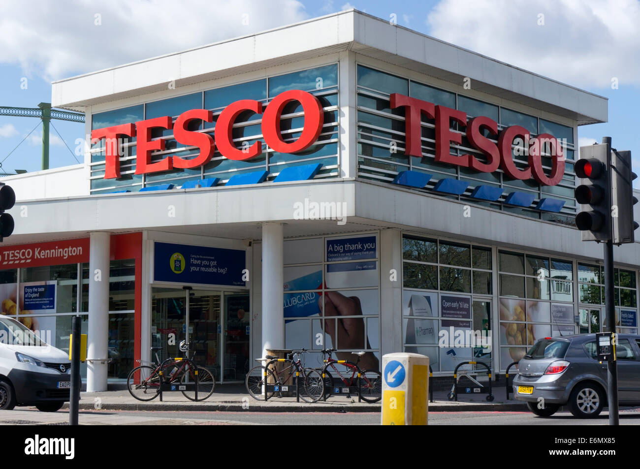 Il supermercato Tesco in Kennington Lane, Londra. Foto Stock