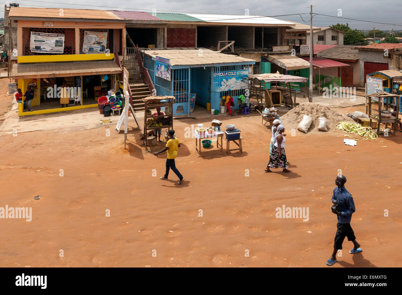 La vita del villaggio, Anyaa, Accra, Ghana, Africa Foto Stock