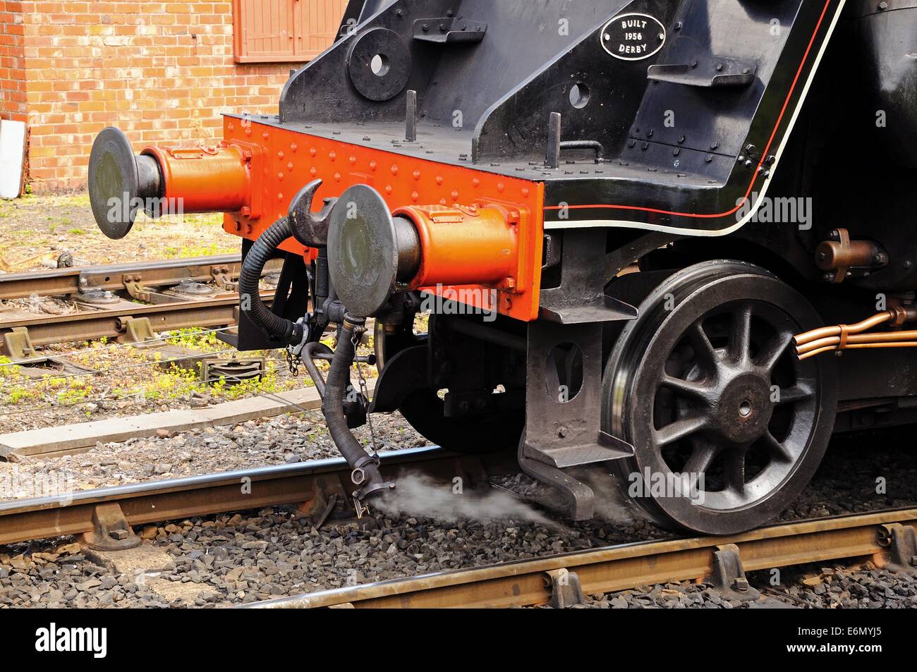 Locomotiva a vapore British Rail Standard Classe 5 4-6-0 numero 73129 mostra buffer frontale e accoppiamenti, Arley, Inghilterra. Foto Stock