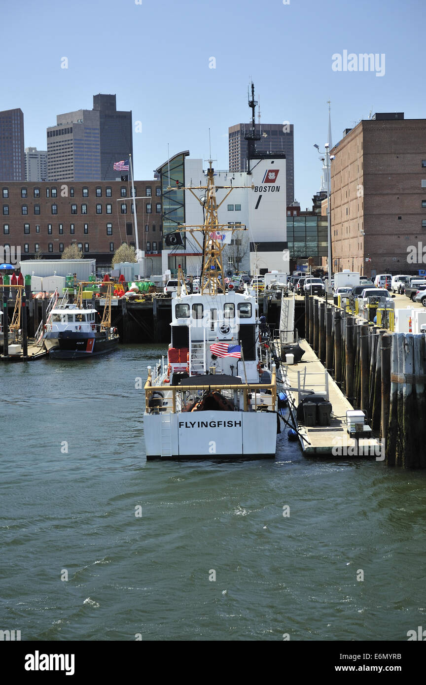 US Coast Guard Cutter "Flyingfish' ormeggiata nel porto di Boston. Boston, Massachusetts, STATI UNITI D'AMERICA Foto Stock