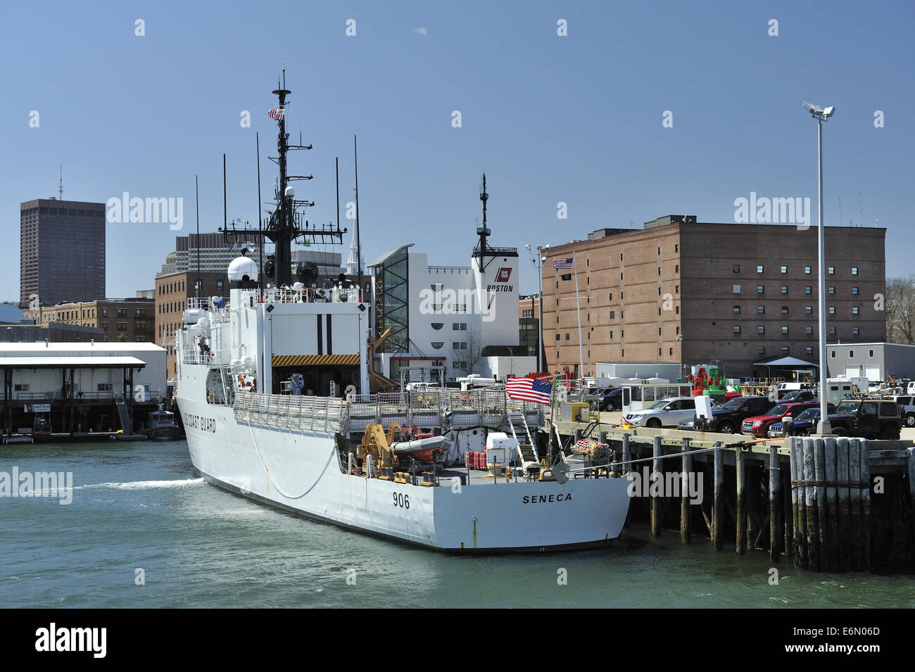 US Coast Guard Cutter 'Seneca' (WMEC 906), ormeggiata sul Porto di Boston. Boston, Massachusetts, STATI UNITI D'AMERICA Foto Stock