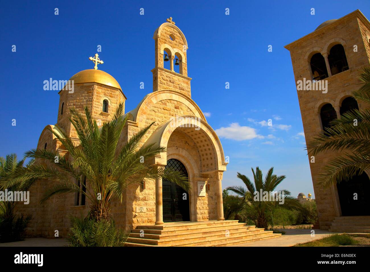 Chiesa Ortodossa di San Giovanni Battista, il sito del Battesimo di Gesù a Betania, Giordania, Medio Oriente Foto Stock