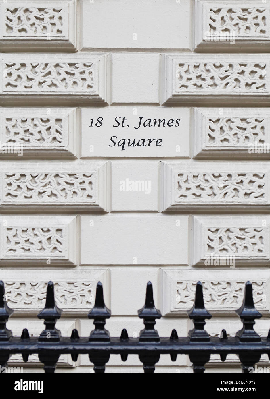 Texture di Londra, tipica pietra grigia: St James Square. Foto Stock