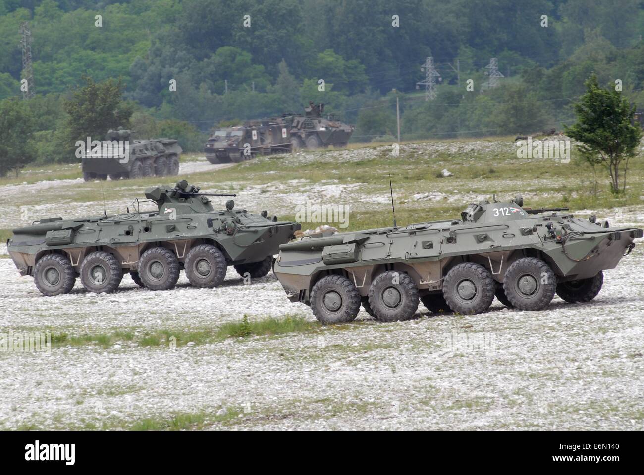 Fml, multinazionale europea Forze terrestri; BTR-80 personale blindato portatori di esercito ungherese Foto Stock