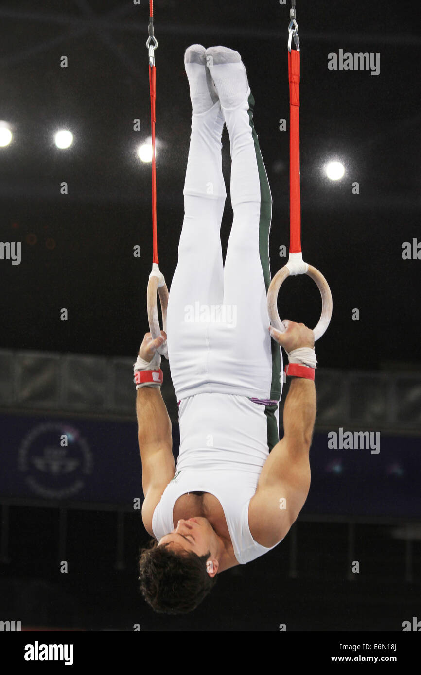 Ghulam QADIR del Pakistan sugli anelli nella ginnastica artistica al 2014 giochi del Commonwealth a Glasgow. Foto Stock