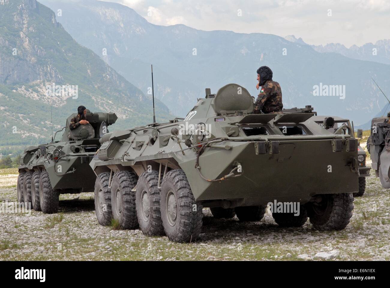 Fml, multinazionale europea Forze terrestri; BTR-80 carristi dell esercito ungherese Foto Stock