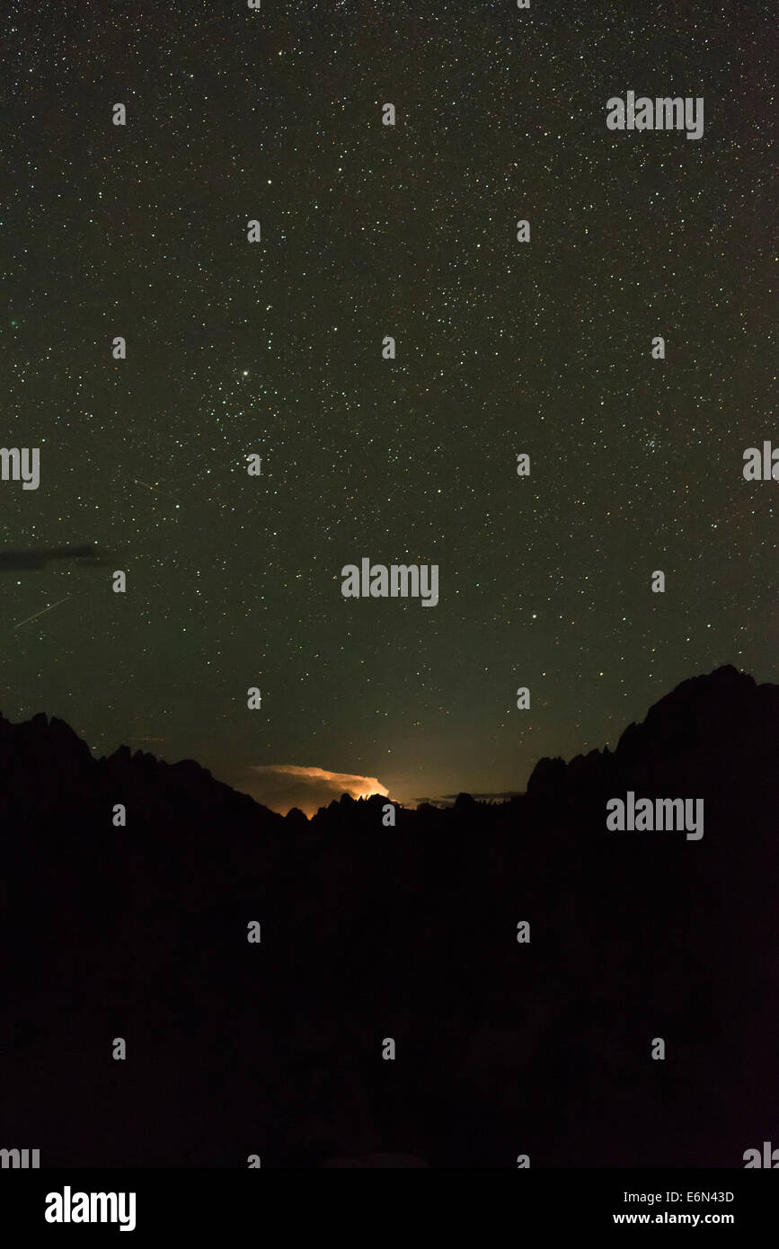 Distand tempesta adn stelle, montagne a dente di sega, Idaho. Foto Stock