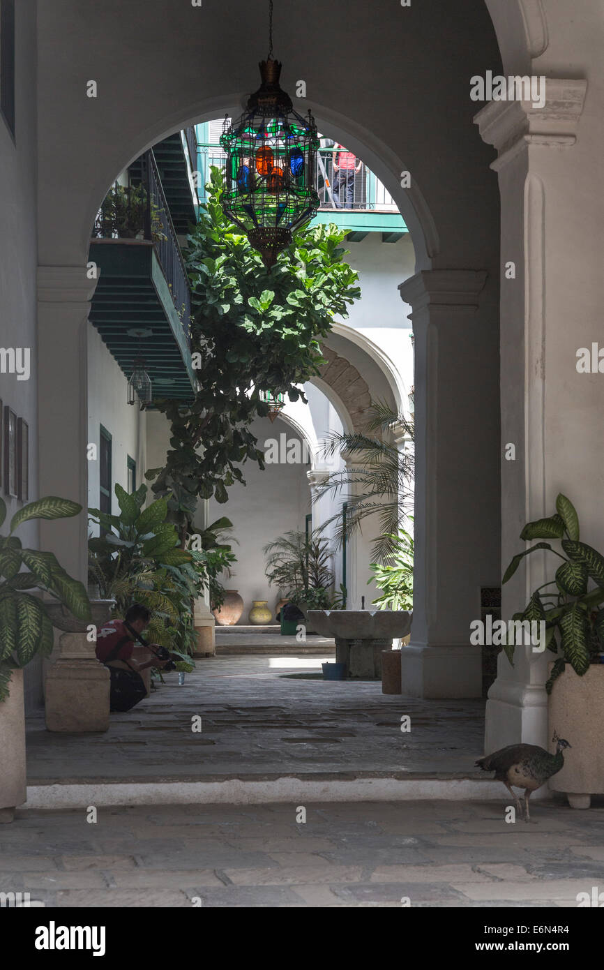 Ingresso al cortile, casa degli arabi / Casa de los Árabes, Havana, Cuba Foto Stock