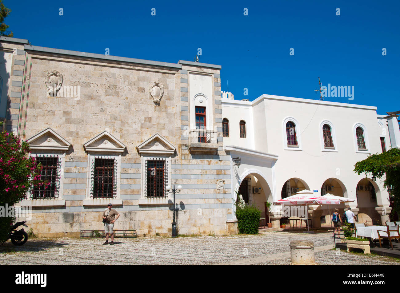 Platanous, il Ippocrate plane tree square, città vecchia, la città di Kos, isola di Kos, Dodecanneso isole, Grecia, Europa Foto Stock