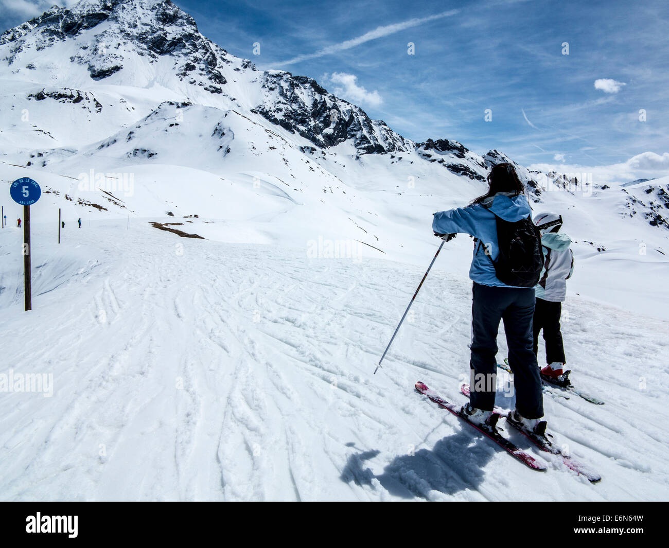 Colle della Chal esecuzione in Les Arcs 2000 ski resort, Les Arcs, Savoie, Rhone Alpes, Francia Foto Stock