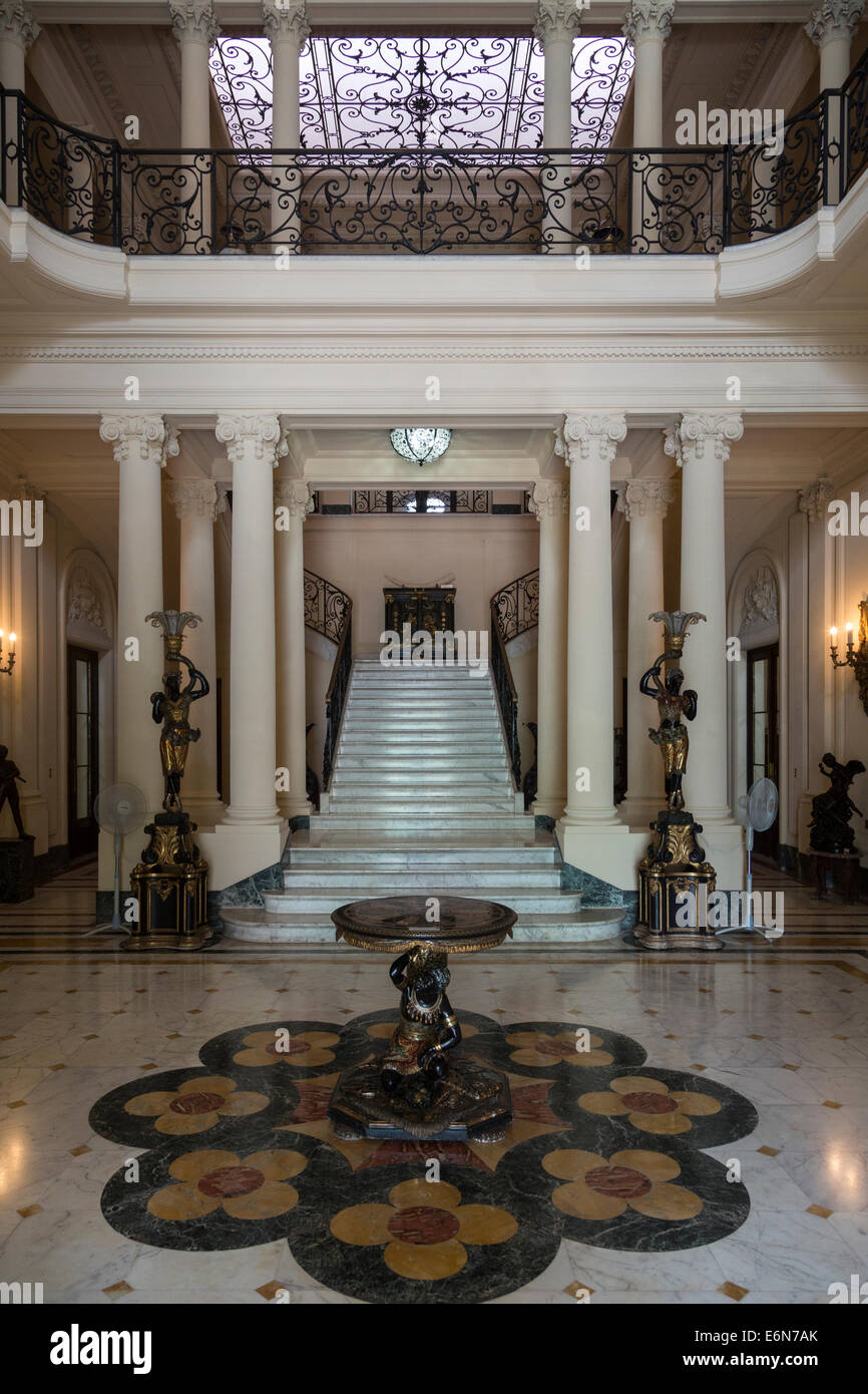 Hall, il Museo delle Arti Decorative, Havana, Cuba Foto Stock