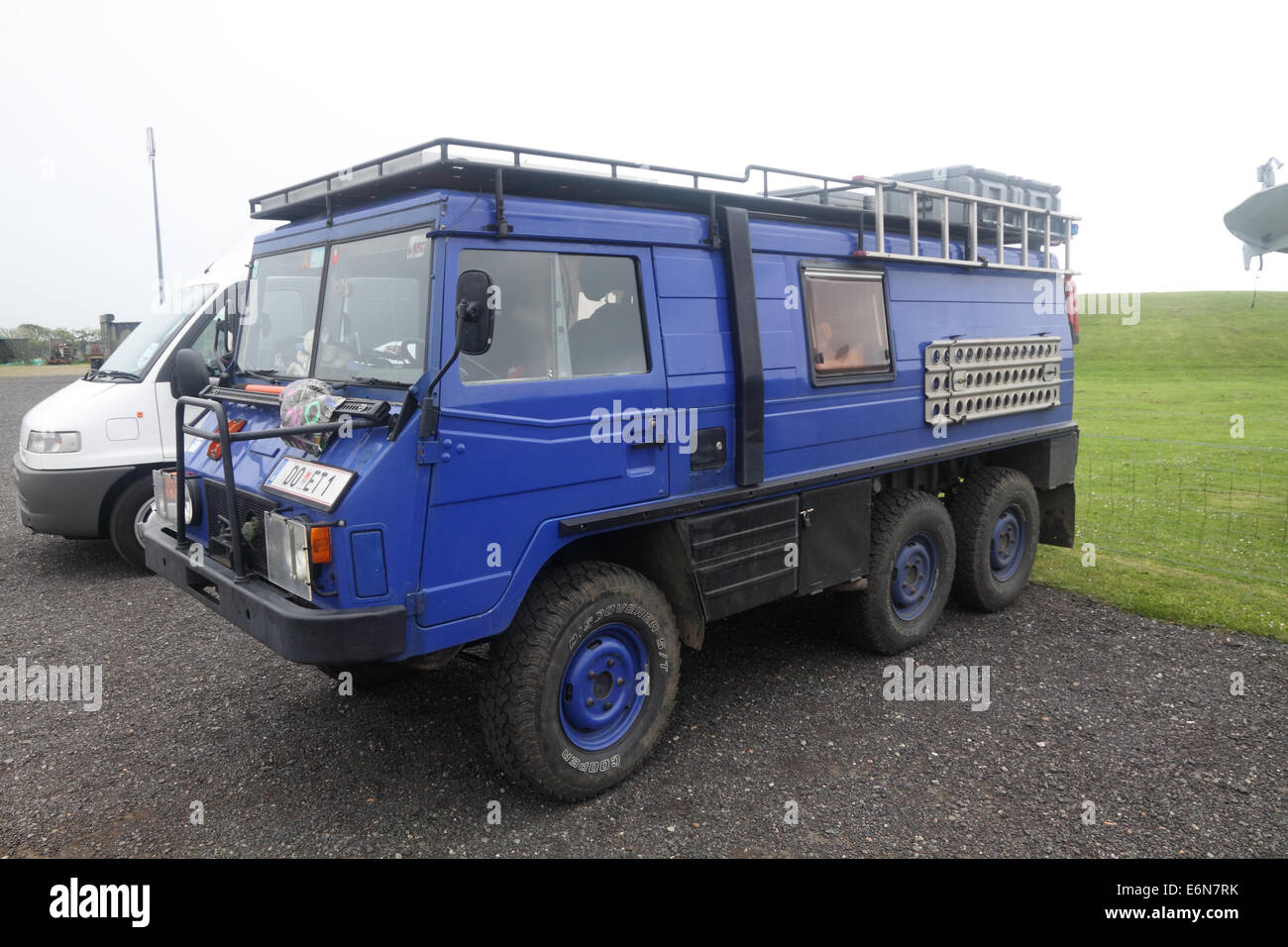 Pinzgauer 6 ruote expeditionary maculato caravan in Fife, Scozia Foto Stock