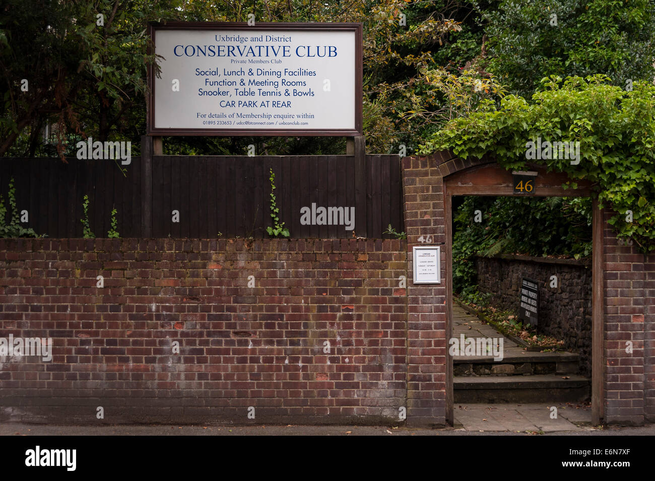 Londra, UK, 27 agosto 2014. Boris Johnson, attuale sindaco di Londra, sta cercando di diventare MP per Uxbridge e South Ruislip al prossimo anno di elezioni generali. Il sig. Johnson speranze per rappresentare la circoscrizione, la cui corrente MP, Sir John Randall, ha indicato che per lui non sarà in piedi per la rielezione al Tory sedile sicuro nella zona ovest di Londra. Nella foto : esterno del conservatore di Uxbridge Club. Credito: Stephen Chung/Alamy Live News Foto Stock