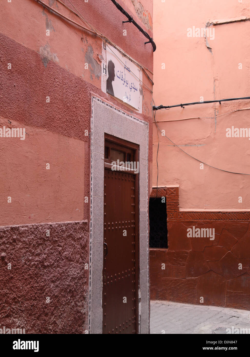 I suoi vicoli e portali in medina di Marrakech Foto Stock