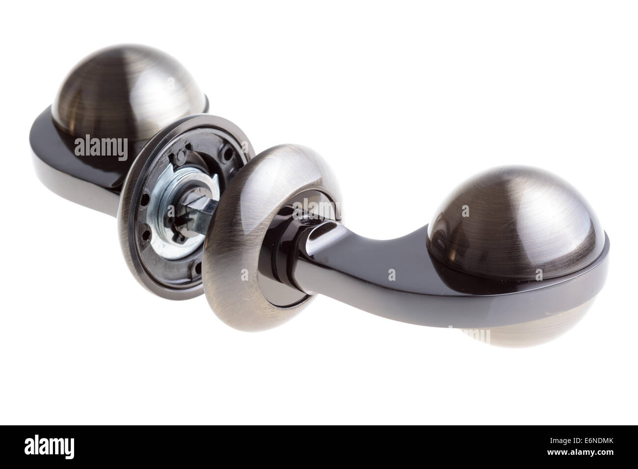 La manopola dello sportello su sfondo bianco Foto Stock