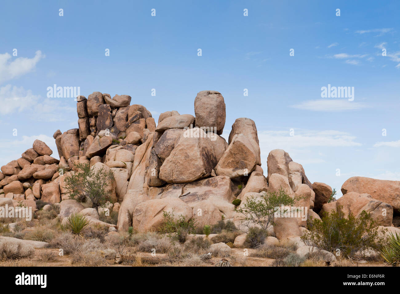 Monzogranite rock formazione - Deserto Mojave, California USA Foto Stock