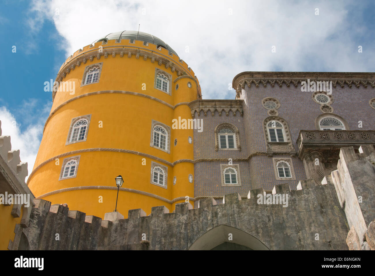 Colorato Palazzo Pena, Sintra, Portogallo. Foto Stock